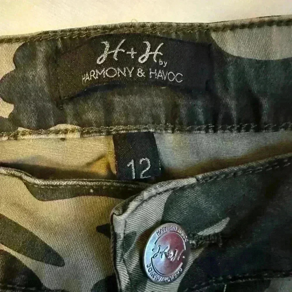 H+H by Harmony and Havoc size 12 Camo Crop Jeans New with Tags - Picture 3 of 9